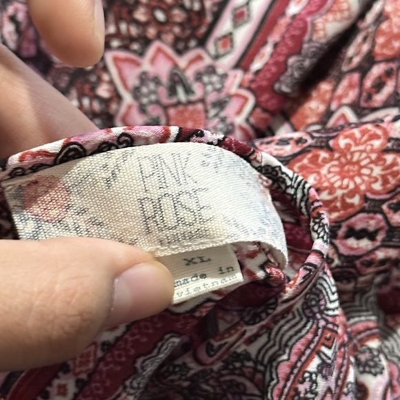 pink rose XL Women’s Patterned Blouse v neck tank top polyester - Picture 7 of 8